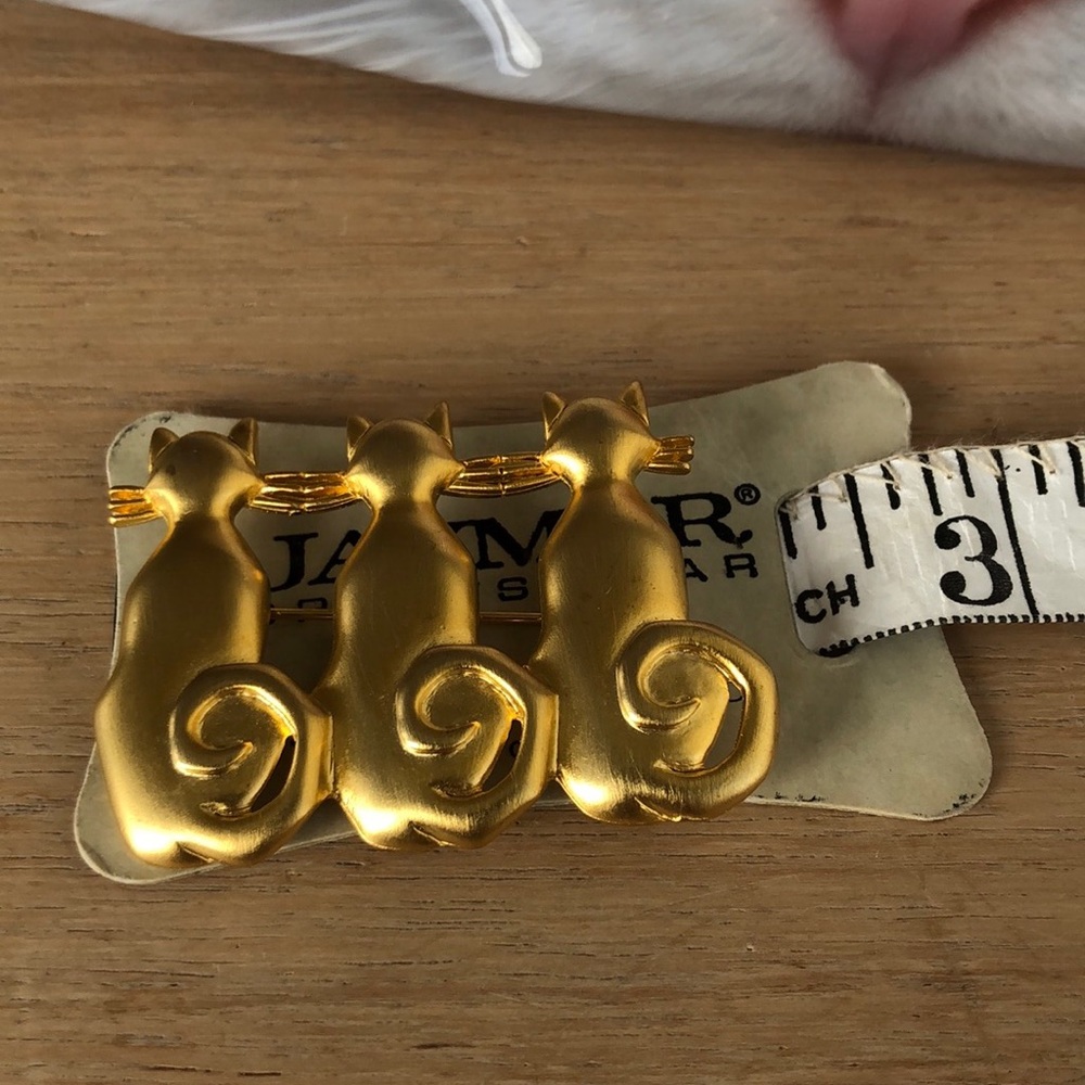 Cat Pin - Picture 2 of 4